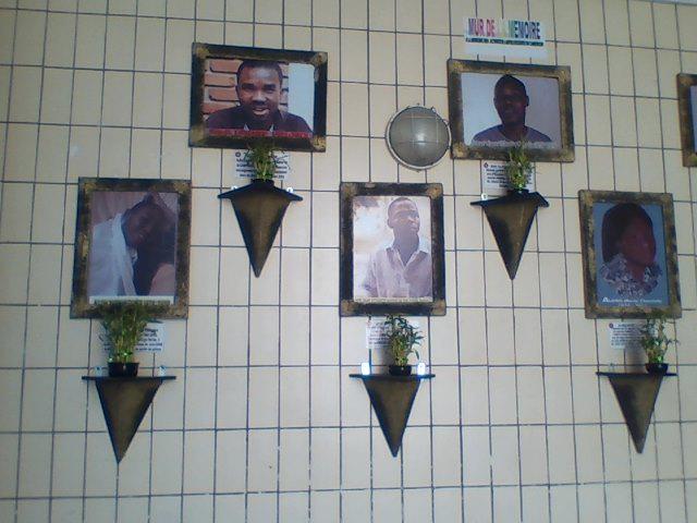 erom_dla's tweet photo. le panthéon de l'@erom_dla en mémoire des activistes morts trop tôt. @AliceNkom @sidadocam @tiedjou @stevecockburn http://t.co/XlpNljNYdp
