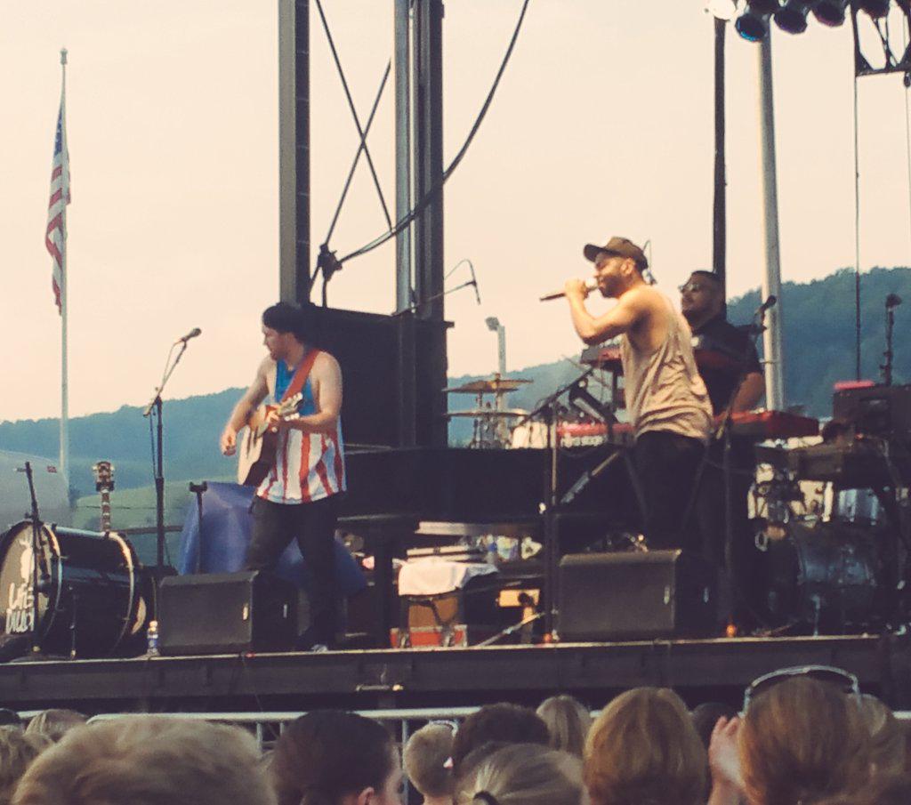 croyiii's tweet photo. @Meghan_Trainor @charlieputh @lifeofdillon
CONCERT @ Troy Fair Grounds • Troy, PA. JULY 29, 2015 with @thebeezneezy http://t.co/NlWllsKH0s