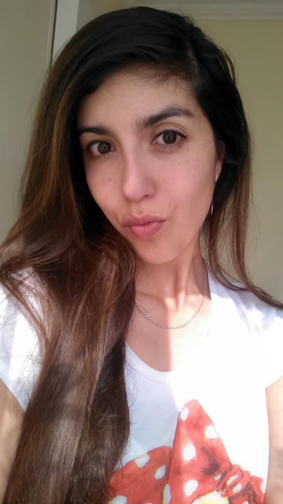 nicoleconefinal's tweet photo. #ColorShowKiss besos a mi familia que amo 😻 @MaybellineChile http://t.co/3ydV4Coajo