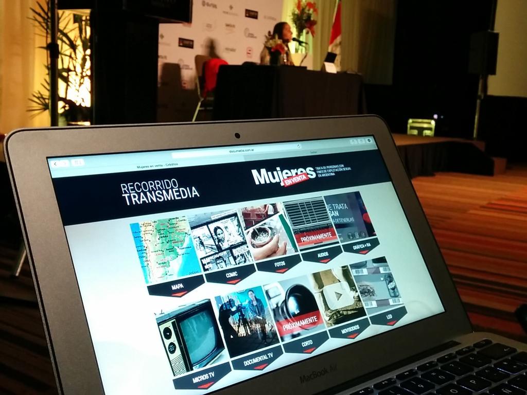 cscolari's tweet photo. Excelente presentación de @anahilo del #documedia @mujeresenventa #unr #transmedia @firigaray http://t.co/0lAbN6X5ol