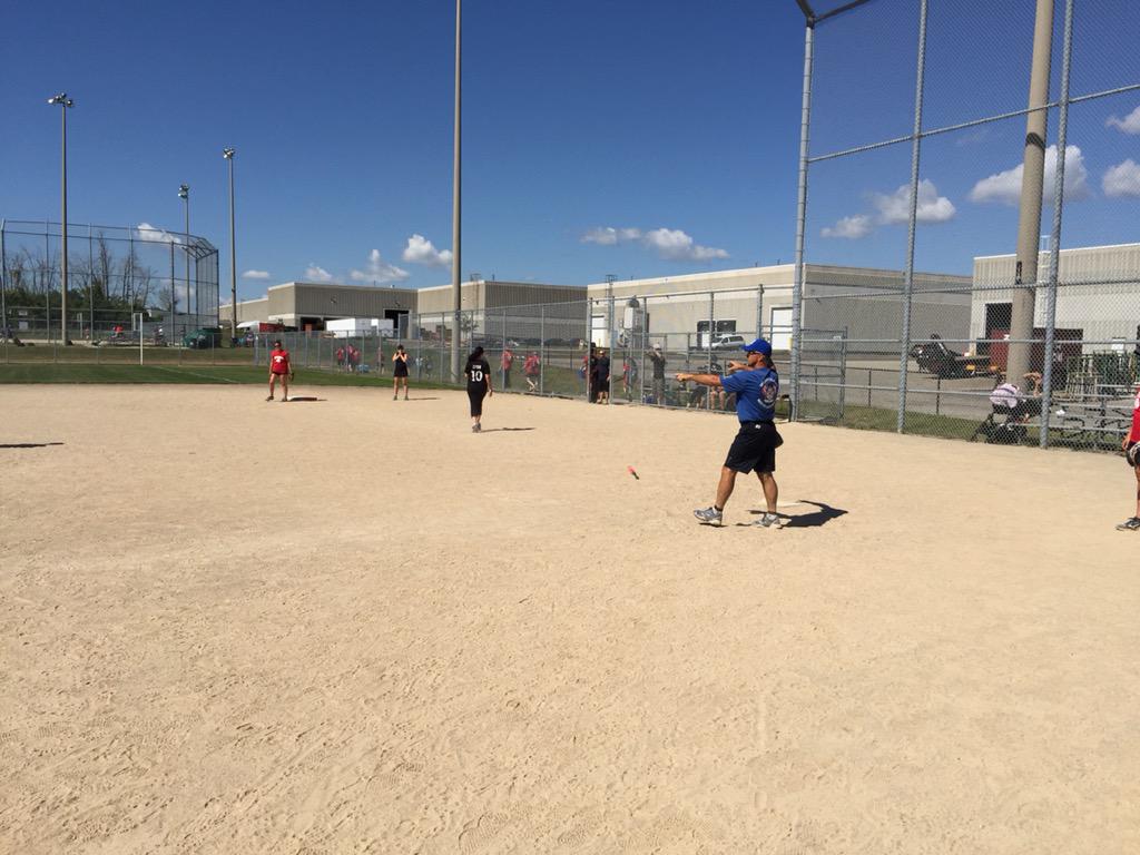 Peel_Paramedics's tweet photo. Some great sights from today's #MedicsHelp Baseball Tournament @OPSEU277 @ParamedicAssoc @peelemsfund http://t.co/7rvkLugf3X