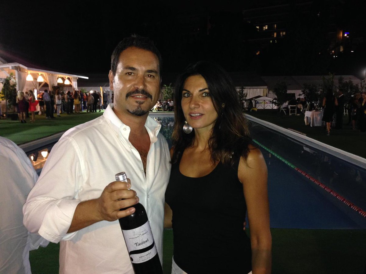ThreeWinesnc's tweet photo. Roberto Zoco Three Wine con Nadia Bengala ex miss Italia http://t.co/ScRflLX1cz