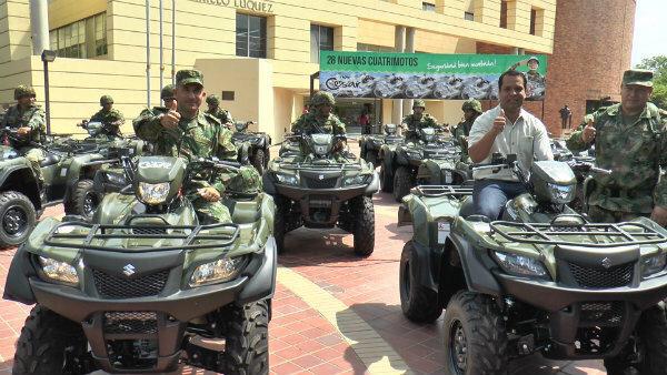 COL_EJERCITO's tweet photo. Gobernador @luismonsalvo entrega 28 cuatrimotos para la movilidad de #NuestrasTropas en la zona rural en #Cesar http://t.co/vSffBj08LU
