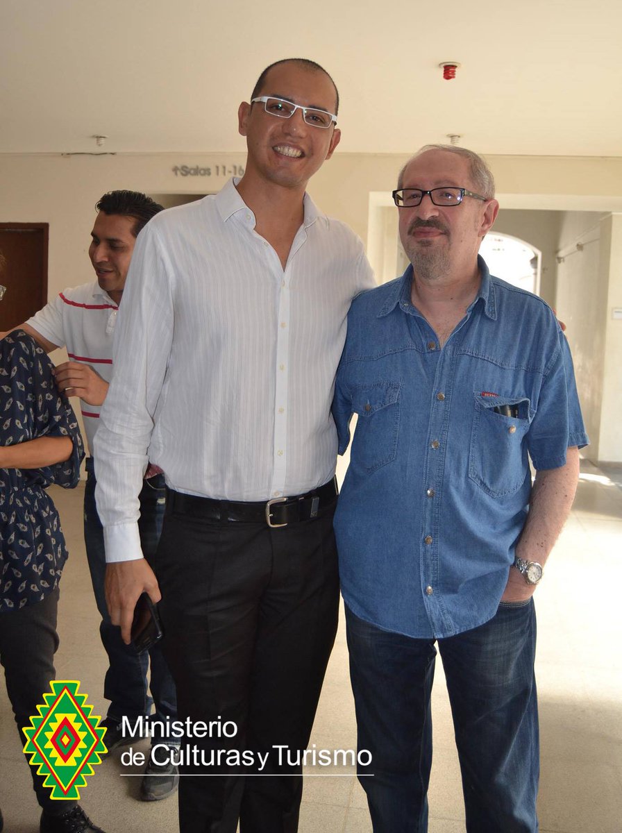 CulturasSC's tweet photo. #InformArte Paolo Agazzi y @edsonhurtado realizaron juntos el lanzamiento del filme "Corazón de Dragón" en Santa Cruz http://t.co/CnOGNArd4P