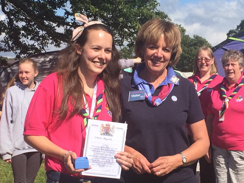 thepeakcamp's tweet photo. Congratutions to Dawn Taylor for being awarded the Queens Guide Award by @Chief_Guide http://t.co/L1FgSooBvb