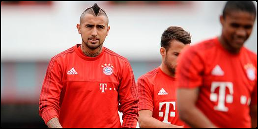 CNNChile's tweet photo. [VIDEO] El túnel que le hicieron a Arturo Vidal en la práctica del Bayern http://t.co/11GcGFeQv9 #CNNChile http://t.co/zmb8njiLwu