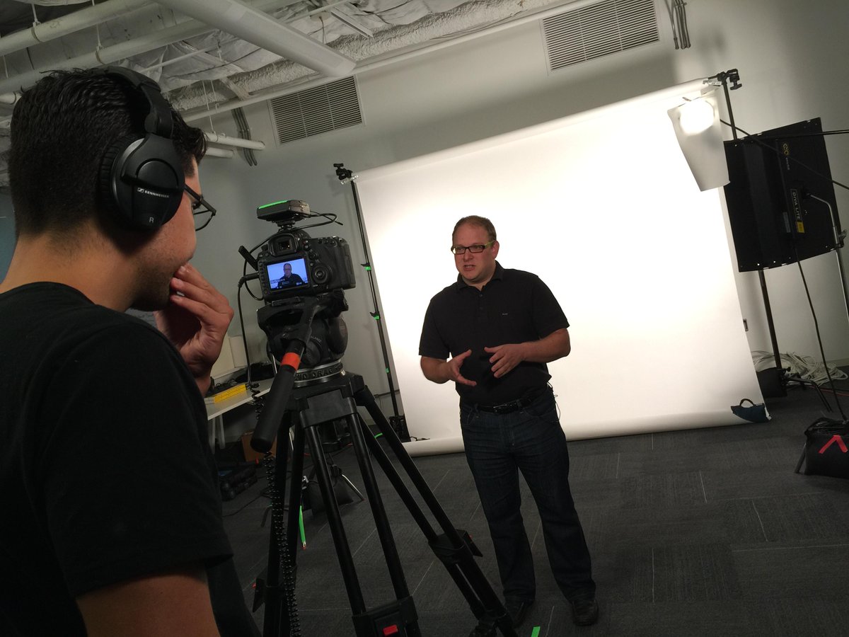 edmunds's tweet photo. Welcome back to Edquarters, #FastLane teams! @CarLeaseApp @ZipflipAuto @fiSpd http://t.co/5QoMFGsox5