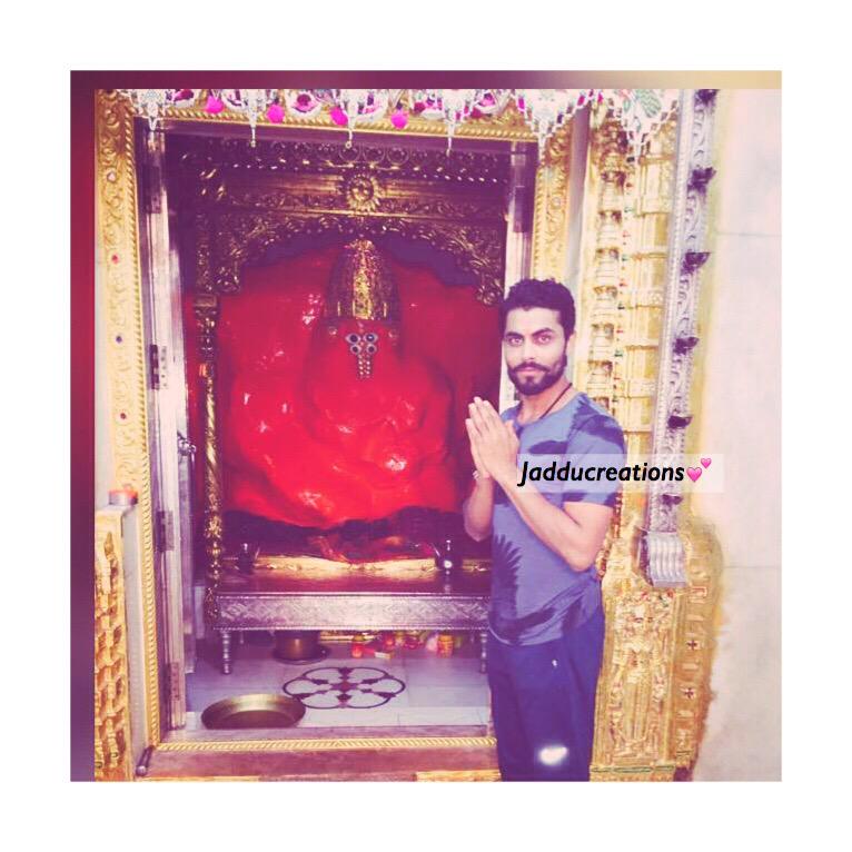 JadduCreations's tweet photo. Yay! Sorry for being so inactive! 🙋😘
So here's our Jaddu finally at the temple of Ashapura Mata! 😌🙏🏻 http://t.co/XC3lQNrmmT