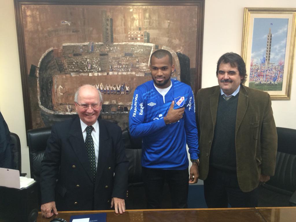 FairPlayPanama's tweet photo. El panameño Luis "Manotas" Mejía presentado oficialmente como nuevo futbolista de Nacional de Uruguay. @Traficologo http://t.co/pzbBMdcyIa