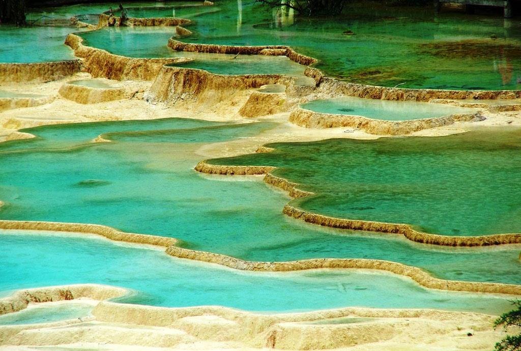 ChinaTopix's tweet photo. Huanglong Sichuan Unique Yellow Dragon Pools in China http://t.co/fmQnVDmbuA
