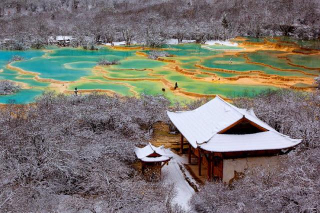 ChinaTopix's tweet photo. Huanglong Sichuan Unique Yellow Dragon Pools in China http://t.co/fmQnVDmbuA