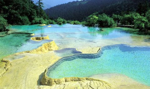 ChinaTopix's tweet photo. Huanglong Sichuan Unique Yellow Dragon Pools in China http://t.co/fmQnVDmbuA