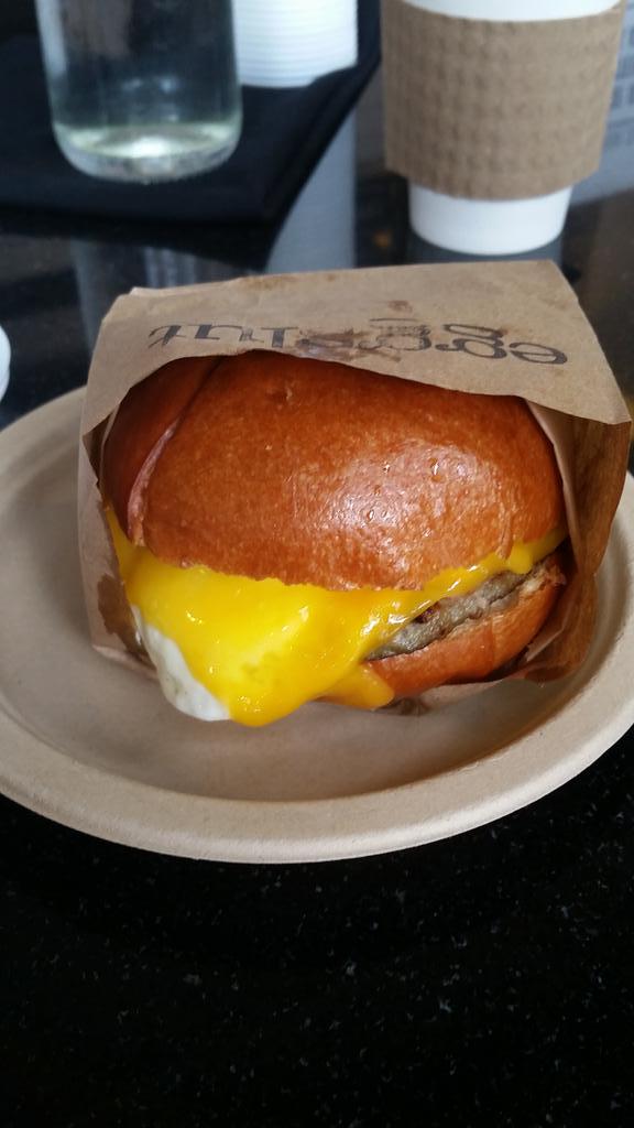 Ba5icDave's tweet photo. @EggSlutLA came all the way from England to be a slut. Mmm Mmm Mmm! http://t.co/Z3wPJWnsj0
