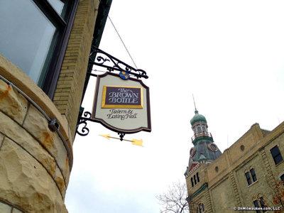 LoFredrich's tweet photo. 8 (great) reasons to visit The Brown Bottle http://t.co/QCFRXyfSgI #MKEfoodies http://t.co/BAMaPnWHHW