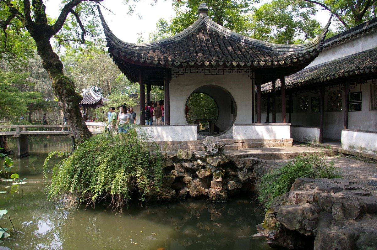 ChinaTopix's tweet photo. Chinese classical gardens http://t.co/9FpliIET2I