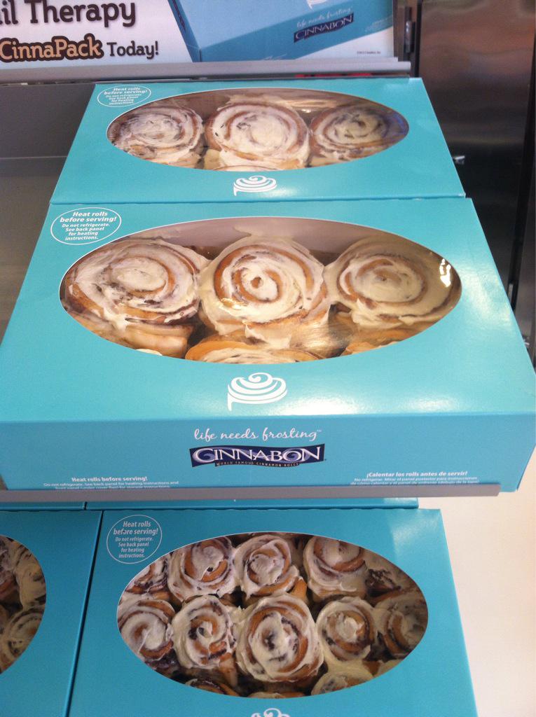 HS_Heroes2015's tweet photo. All donors showing their bandage stop over to Cinnabon for a "buy one get one FREE mini bun" http://t.co/6SYb3AyyOK