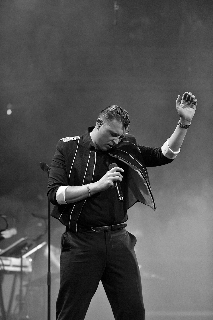 JohnNewmanMusic's tweet photo. Great night last night at the first ever @BBCR1 #IbizaProm. Watch it here, I'm at 1 hr15mins: http://t.co/SFQzI21jrQ http://t.co/EqEpzbtZu1