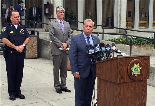 nmasforo's tweet photo. Juzgarán en California a un adolescente de 15 años como adulto, por abuso sexual y asesinato de una niña de 8 años http://t.co/dWUpEASEGL