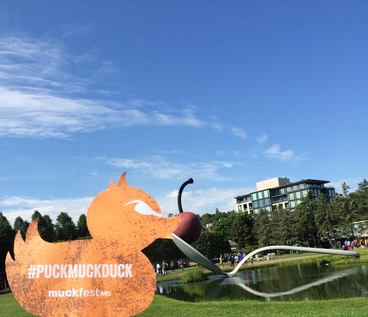 PuckMuckDuck's tweet photo. Please pretty please with a cherry on top? #LiveFromTheTwinCities #PUCKDAY http://t.co/Vfm05RMJsW http://t.co/3TDEvLCEqE