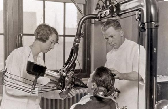 seemoresmile's tweet photo. #TBT Show patients the advantages of seeing a MODERN #dentist http://t.co/NQpgtjgdAI