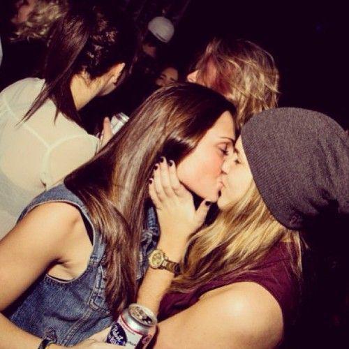 ClovelyMalfoy's tweet image. Neverending kisses for Evy ~ @Miss__Lestrange