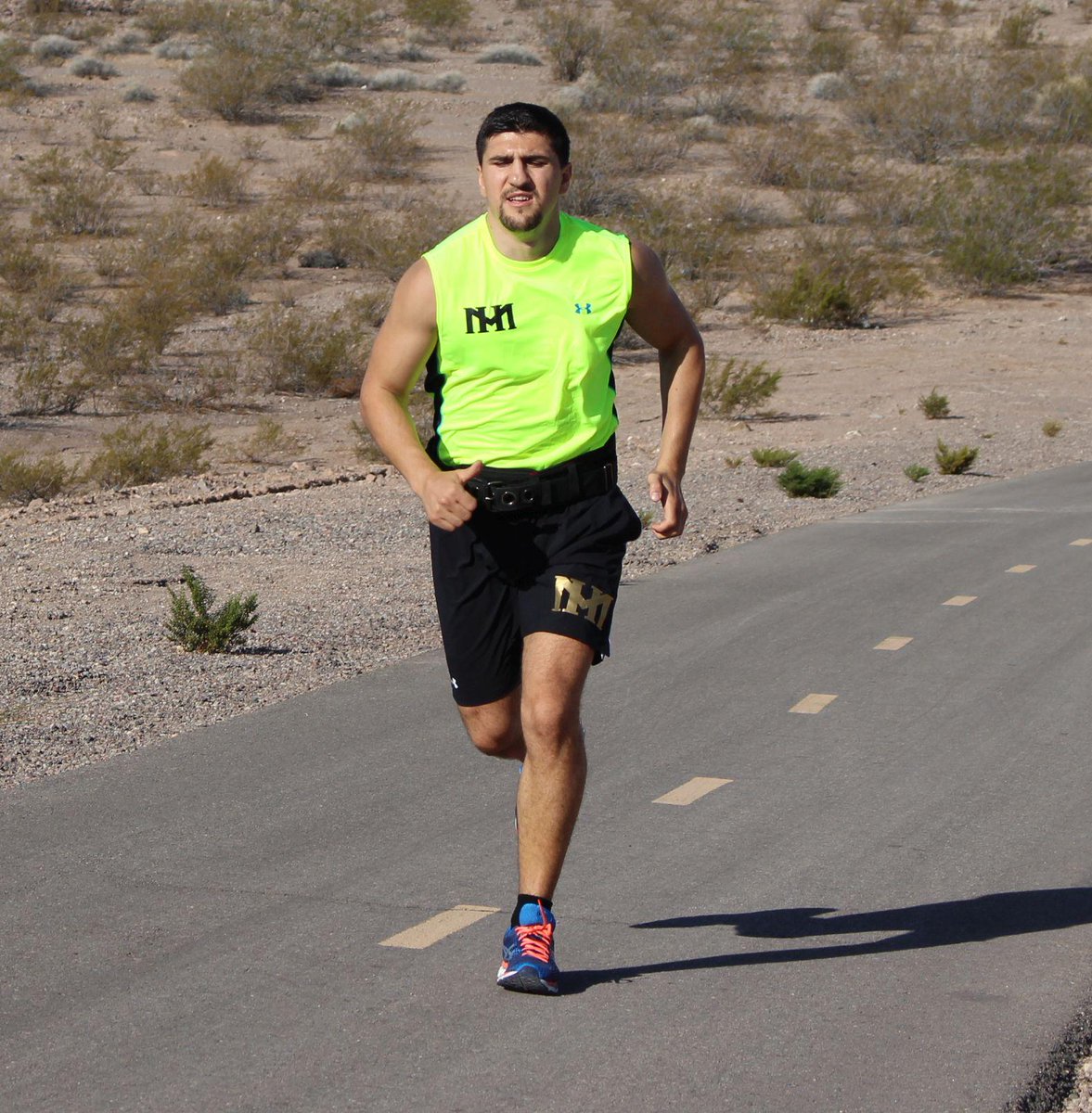 Marco_Huck's tweet photo. Today it was run through the desert. Even at 7am it was really hot. MH14CHAMP #BoxingHuck #HuckGlow #August14 http://t.co/jLw6PRq3Nq