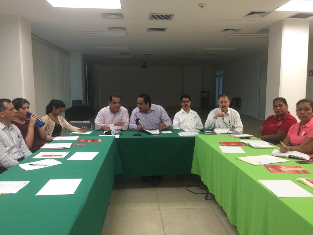 jrbarbosamzo's tweet photo. Reunión comité Interinstitucional para erradicar el trabajo infantil @navarreteprida @STPS_mx @STPS_UDFT @MayusL http://t.co/c05eg67P7F
