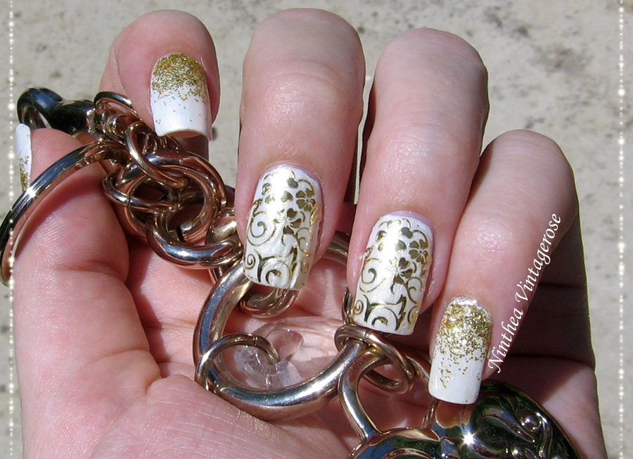 #notd #manicure #gold #nailart #easy #stickers <a href="/bornprettystore/">BORNPRETTYSTORE</a> @FemaleBloggerRT nintheavintagerose.blogspot.com/2015/07/white-…