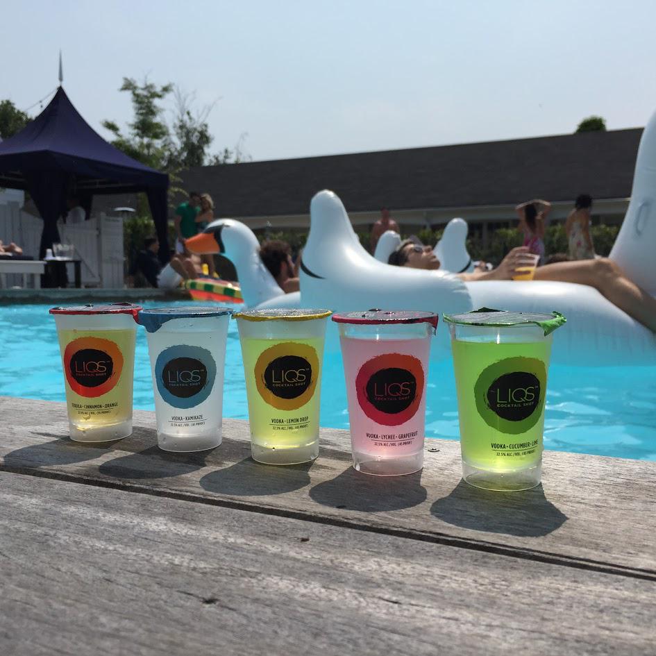 LIQS's tweet photo. Hanging out by the pool with five of my best friends on #FriendshipDay http://t.co/xvQiLFFzdp