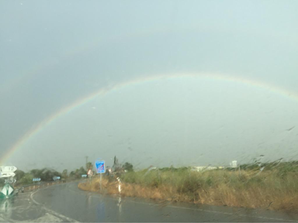wickhamarina's tweet photo. Pedazo de arcoiris de camino al #ArenalSound2015. Esperemos que desaparezca con la lluvia! http://t.co/nXY1veHHAg