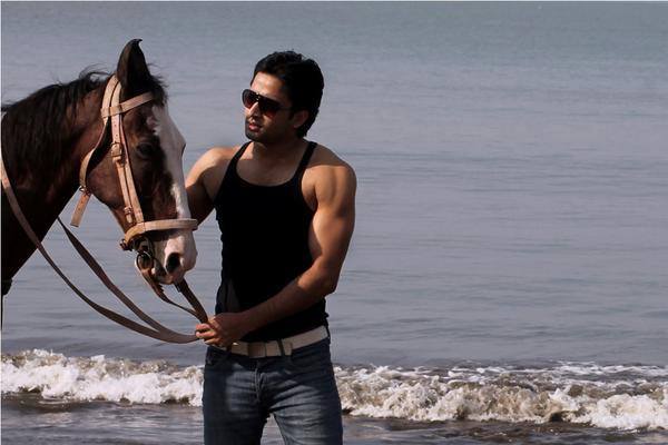 Hani_Sanaya's tweet photo. Life is Beach @Shaheer_S 😎😎 😍 😍  

#HappyandFun 😘😘😘  #Exploring http://t.co/taWaaxqyA4