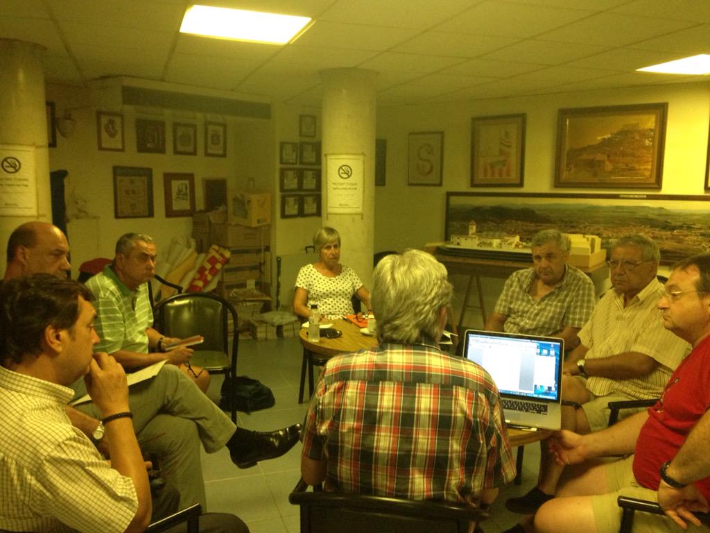 emas225's tweet photo. Ara mateix reunió de la Coordinadora Territorial de MES Penedès-Garraf, com diria la Magda: "Hi som!" @magdacas http://t.co/hYm3bJvWY8