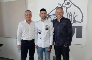 ZaynJMNews's tweet photo. #NEW | Zayn signs global recording deal with RCA Records. http://t.co/u4CNeSgAiv