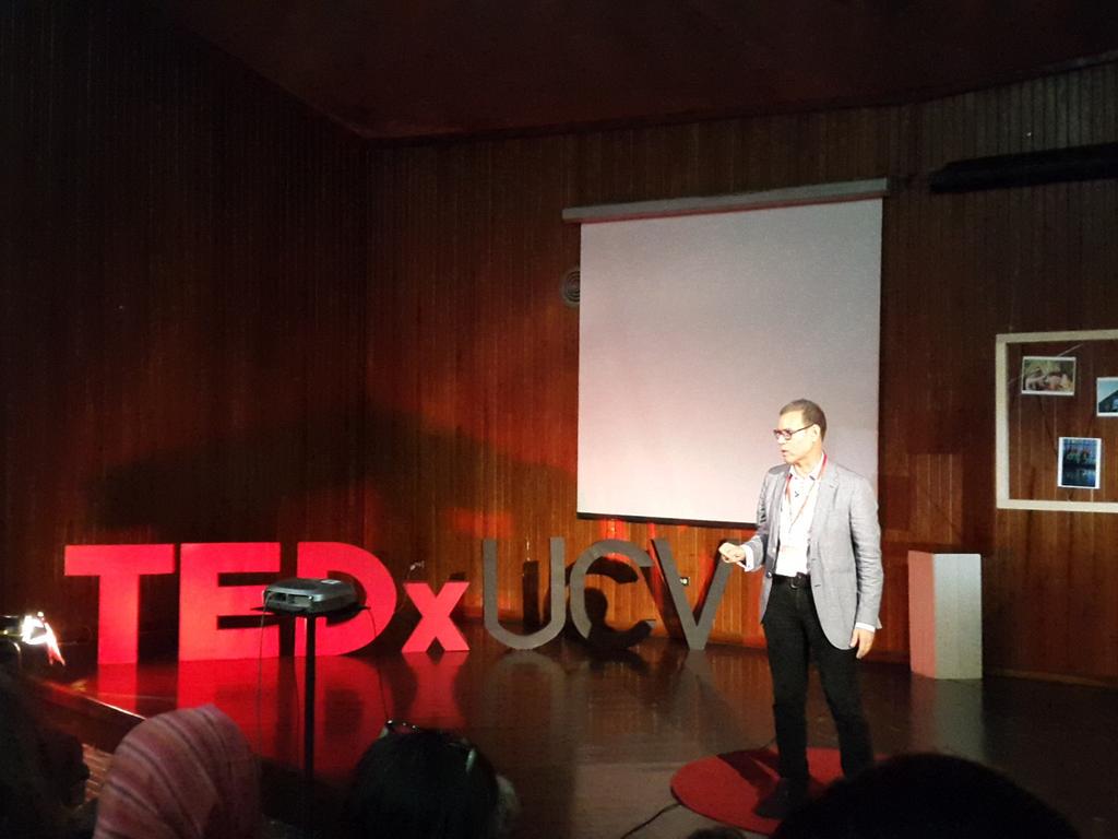 niadasilvam's tweet photo. #TEDxUCV2015 @luisvicenteleon "Lo contrario del miedo es la esperanza" 👏 http://t.co/DDVQAUdKel