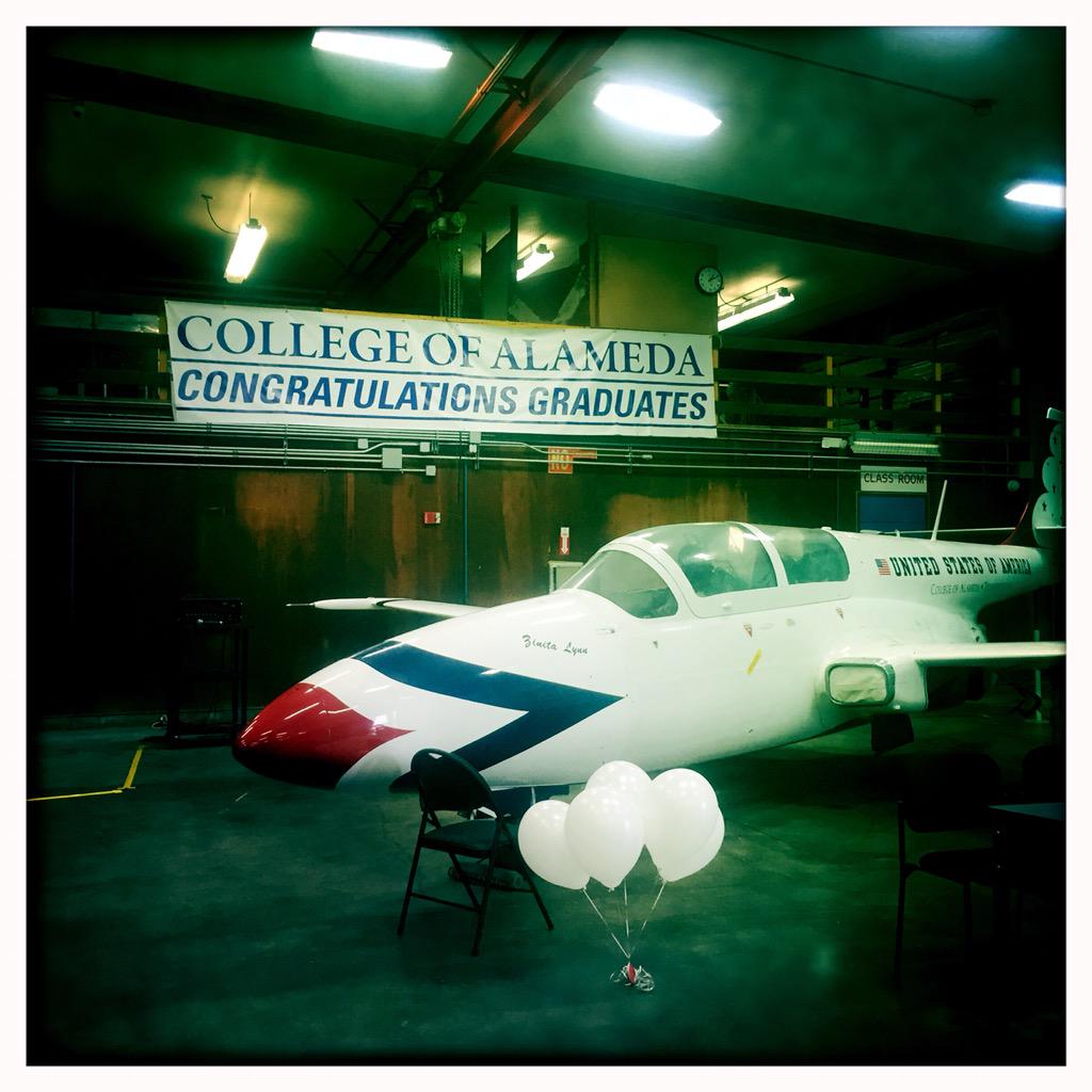 PerlasChar's tweet photo. @CollegeAlameda Aviation Maintenance Technician Program Class of 2015!!! Congratulations! #SoProud #AMTgrads http://t.co/UzFWKkwYTy