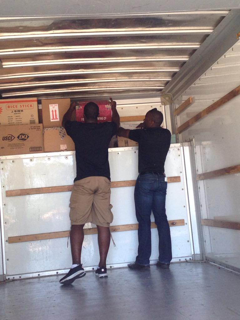 CrzyLilLprchn's tweet photo. Doing great thing with @MakingMovesGR! Moving has never been so easy! #GrandRapids #moving http://t.co/zwDKws1ARn
