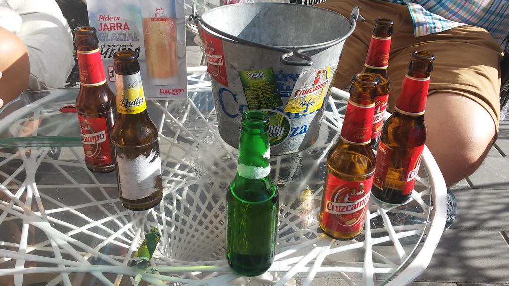 Virgi_cruglez's tweet photo. De cubitos cerveceros con @85Pande y @ecastifor ! Rememorando los mejores momentos! http://t.co/vfvmFuyEyq