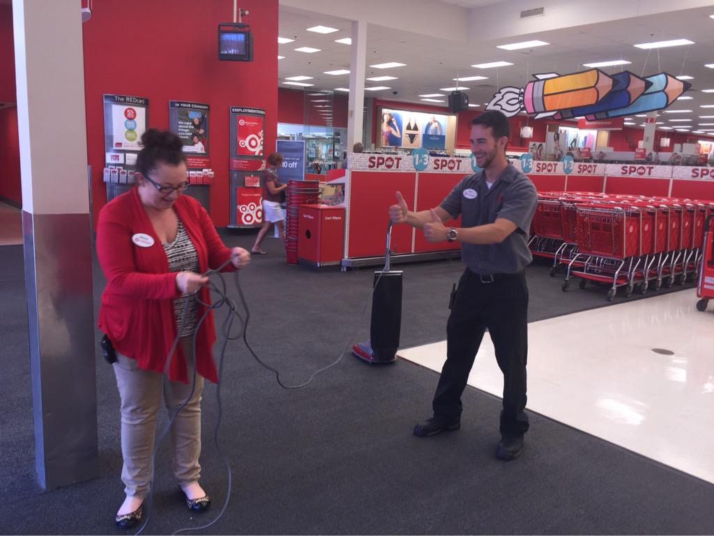 Dave_Oh_Yea's tweet photo. This is why we are #1 in the district! HR keeping the first impression #cleanandclassy ! http://t.co/yO4qGh1odf