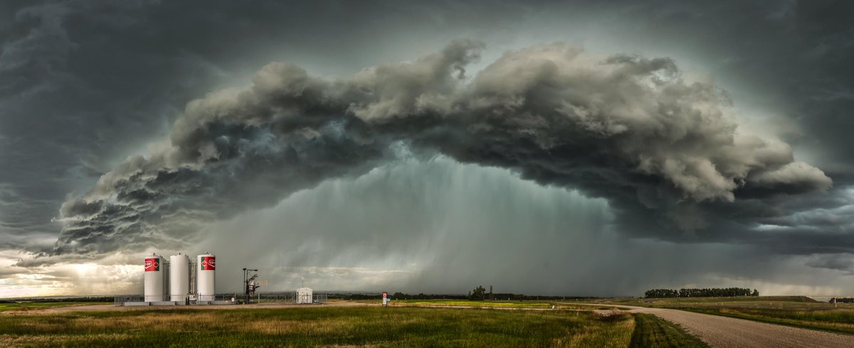 ABConstantine's tweet photo. A energetic cell produced 20 min of torrential rain in Penhold July 29 @weathernetwork @TwistedChasers #abstorm http://t.co/mhB4lbZ6j2