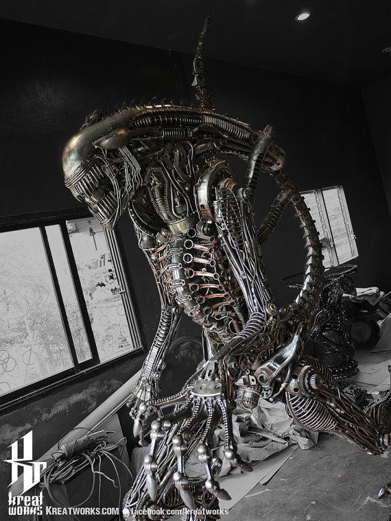 Any Alien fans out there? Check the amazing pieces of art by <a href="/Kreatworks/">Kreatworks</a>:

klou.tt/15ociazgqjo7a