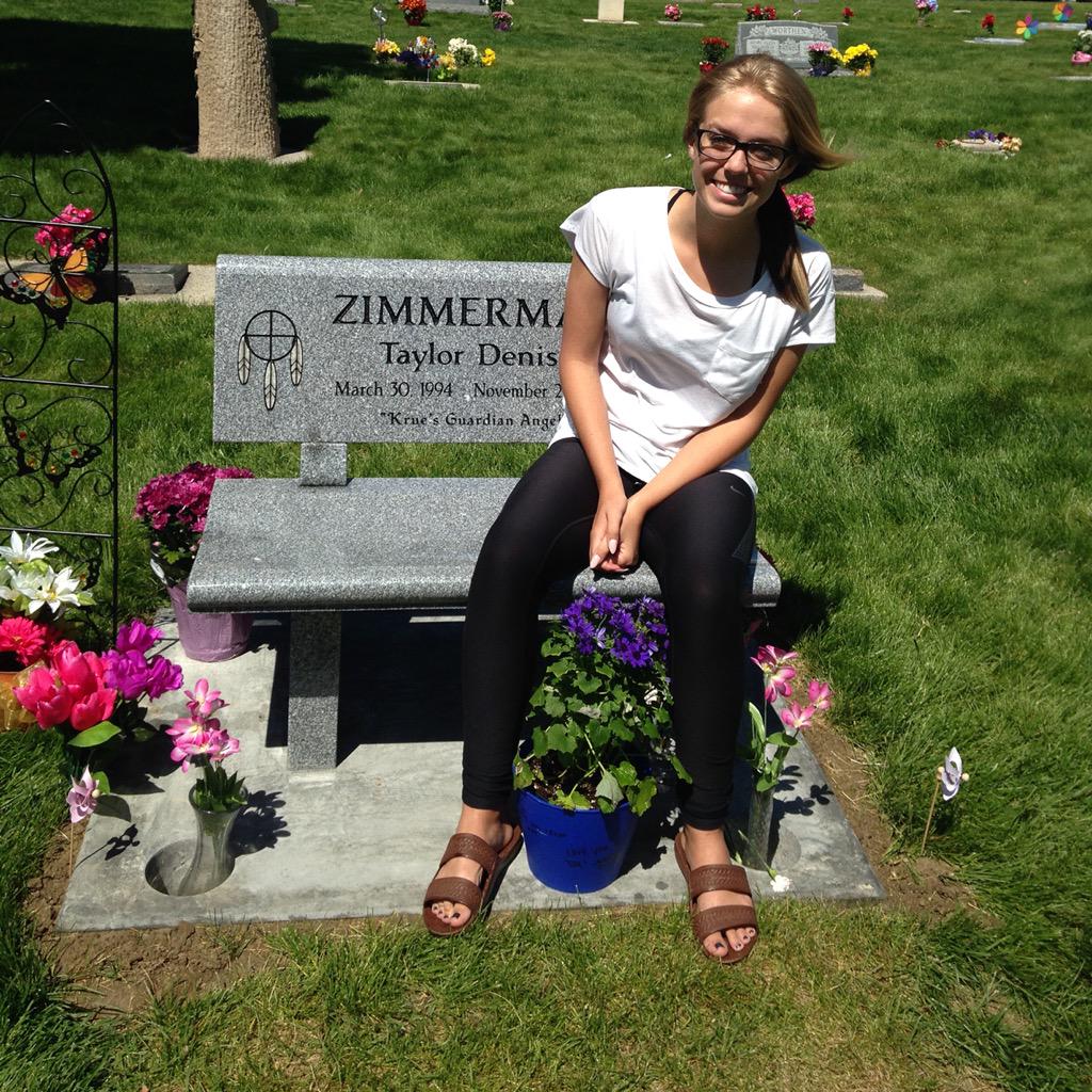 brittannyy273's tweet photo. Really missing you today Tay ❤️ http://t.co/2qe7DXmmZj