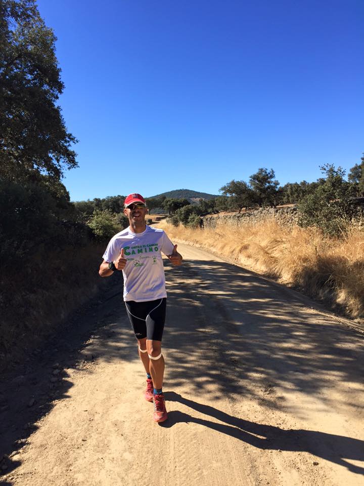 ccc2015's tweet photo. Se van acumulando los kilómetros y el cansancio, pero ahí vamos. @AECCSevilla @aeccBadajoz @aecc_es #caminodesantiago http://t.co/nveYnCAREg