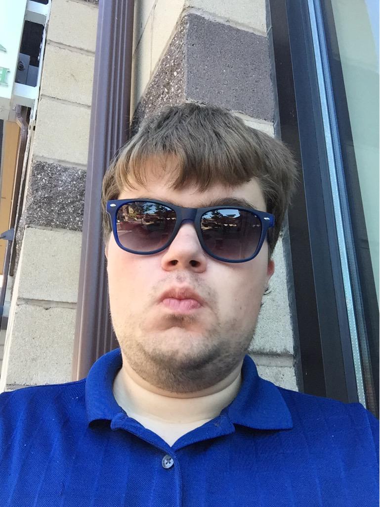 codylaws2's tweet photo. Just bought some new shades from @zumiez for a great deal #sunglassesgameonpoint http://t.co/AObMTqtP2p