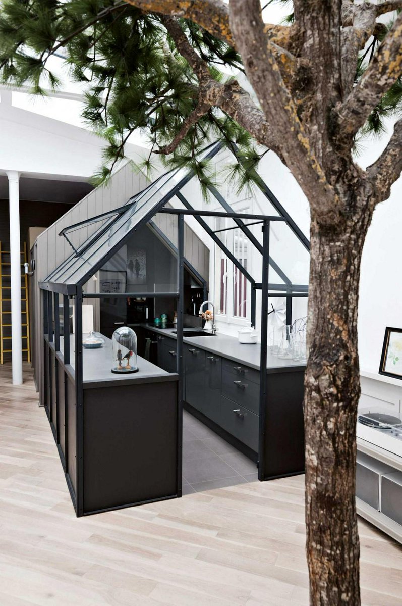 HouseBeautiful's tweet photo. This Cross Between a Greenhouse and a Kitchen Is Genius http://t.co/u7L4ZCHGI7 http://t.co/6FtYcqzthp