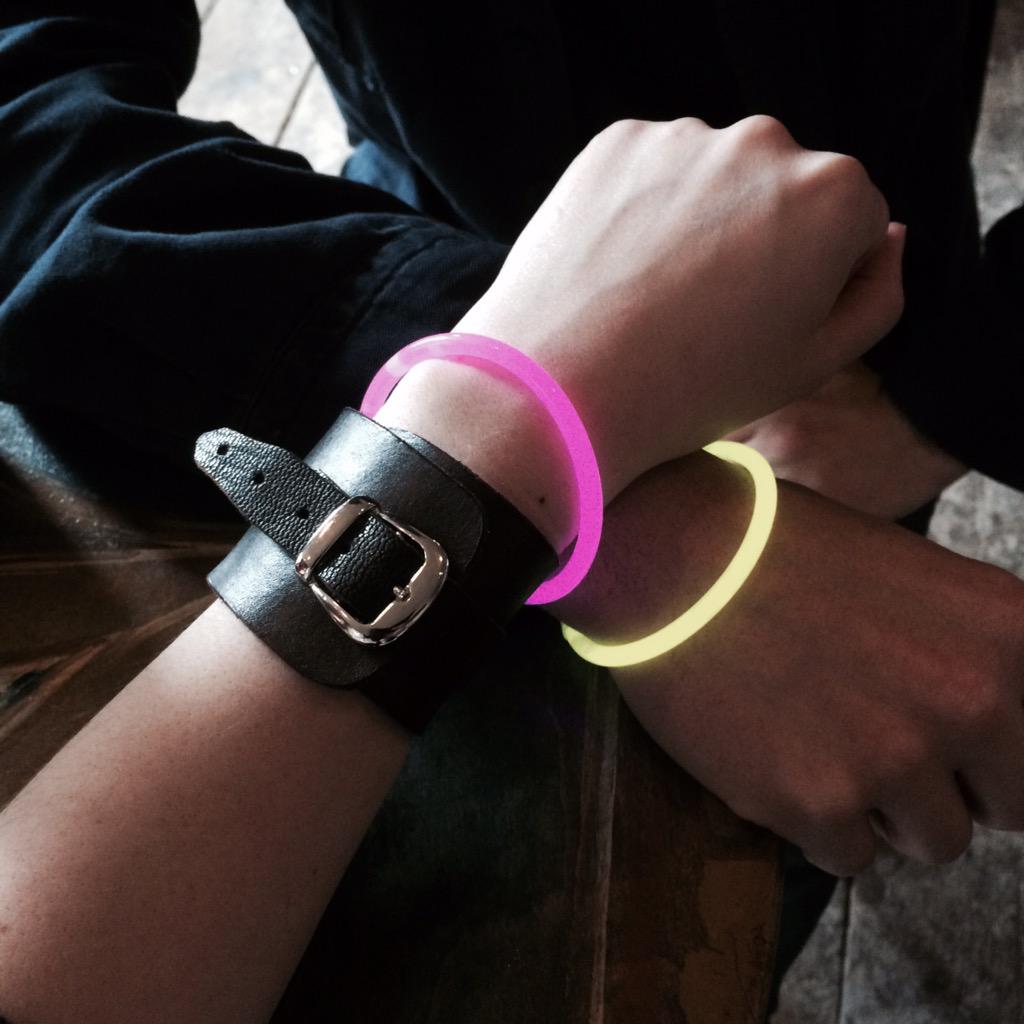 DariaLanz's tweet photo. @soundrefuge And I here w/ our glow-bands ready to rock & roll for #LDNWithoutLimits @Shlomo @ImogenHeap & @LCVChoir http://t.co/I3Y8gqDMaQ