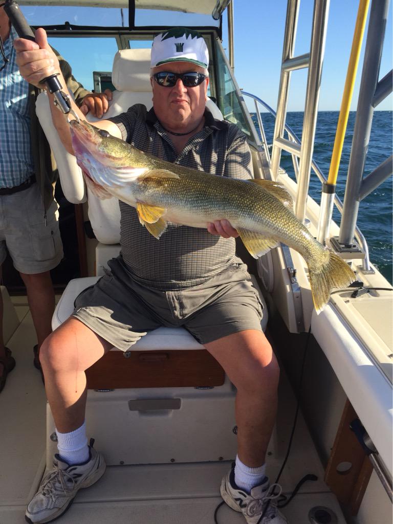 trophytakerfc's tweet photo. Longest #Walleye I've ever caught 32 1/2 inches #Erieau http://t.co/TQtj6VpUQi