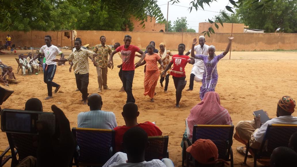 amadoumirak's tweet photo. Ils s'engage pour la #paix pourtout  pour tous et vous? @SFCG_NIGER @acteursdepaix http://t.co/JMQovR9Uru