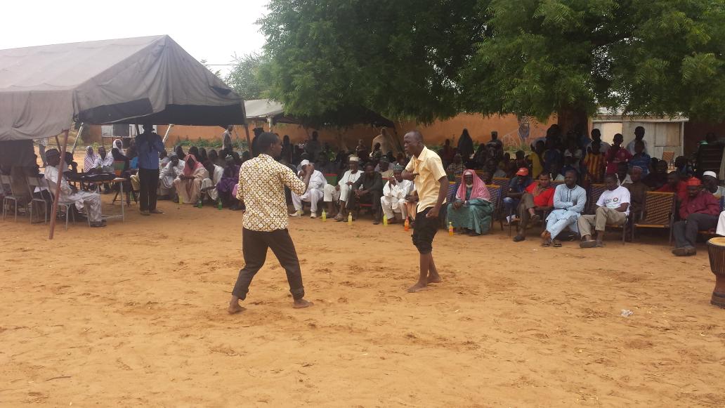 amadoumirak's tweet photo. Ils s'engage pour la #paix pourtout  pour tous et vous? @SFCG_NIGER @acteursdepaix http://t.co/JMQovR9Uru