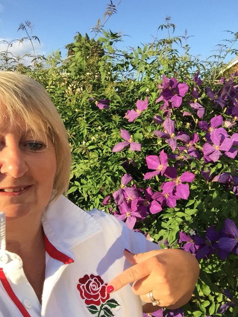 "O2 Proud" To wear the rose #WearTheRose