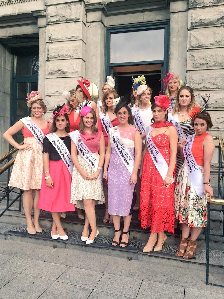 the_hardiman's tweet photo. All smiles for tonight's exciting #MostStylishLady! @RozannaPurcell @FallersOfGalway #LadiesDay #RoseofTralee http://t.co/tAZtIFgYa7